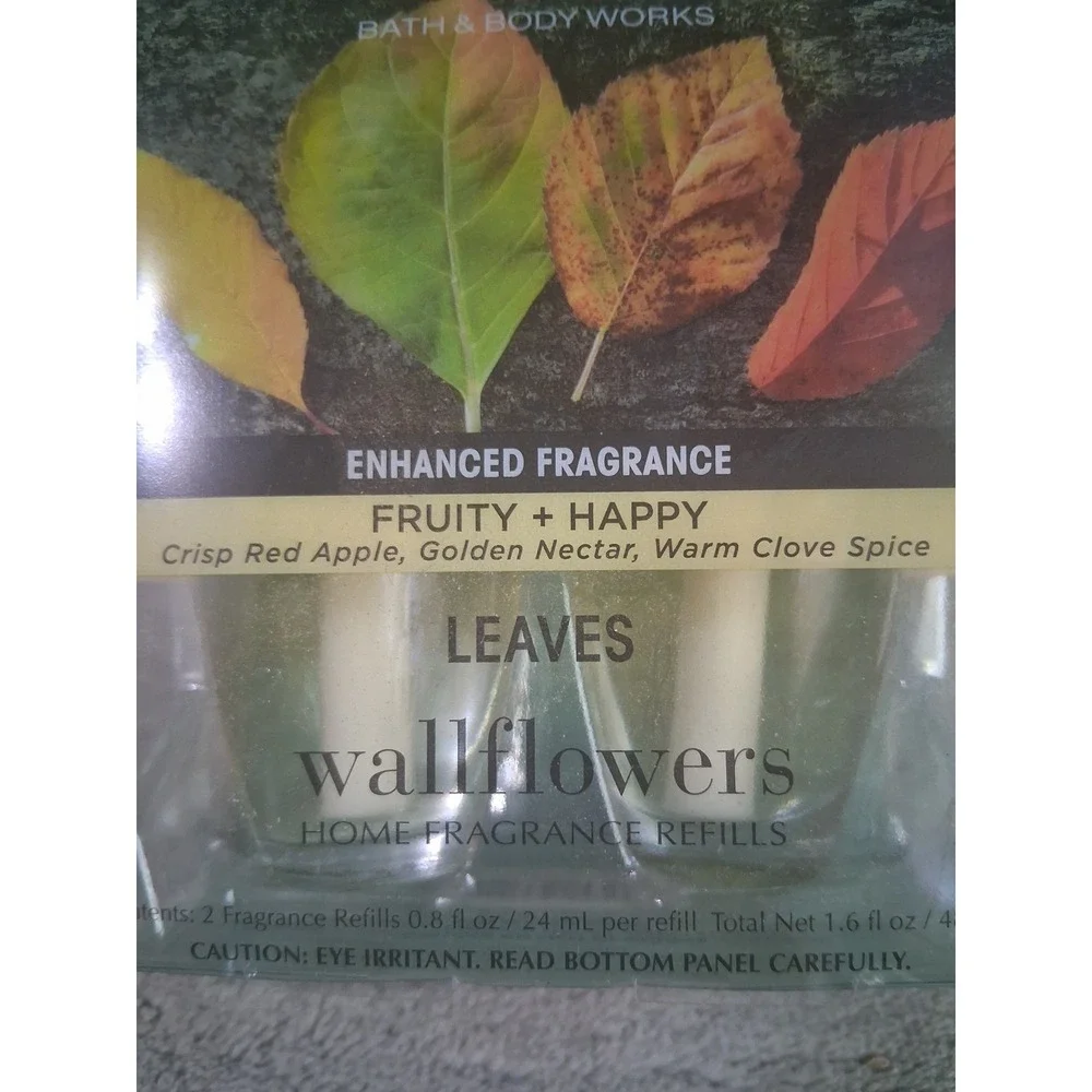 Bath & Body Works Leaves Wallflowers Refills 3-Pack 6 Bulbs Apple Clove Scent